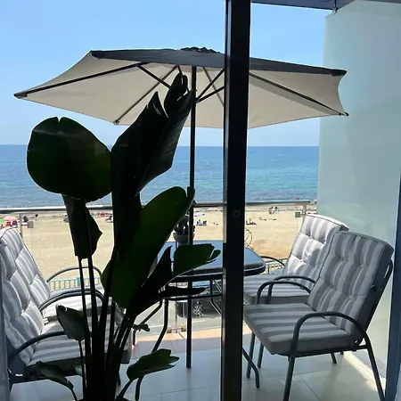 Apartamento Locos With A Sea View By The