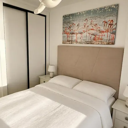 Apartamento Locos With A Sea View By The
