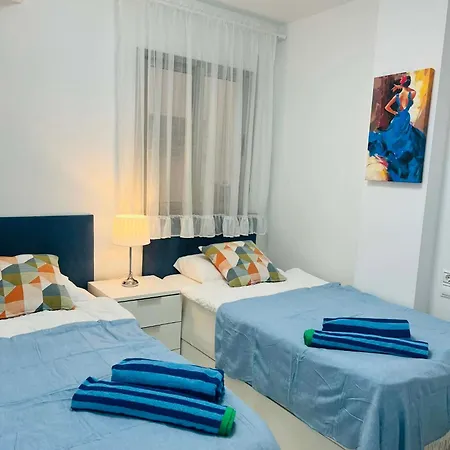 Apartamento Locos With A Sea View By The