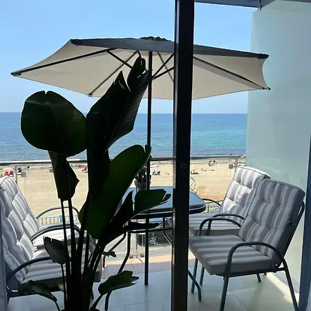 Apartamento Locos With A Sea View By The