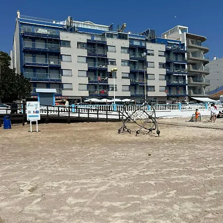 Apartamento Locos With A Sea View By The